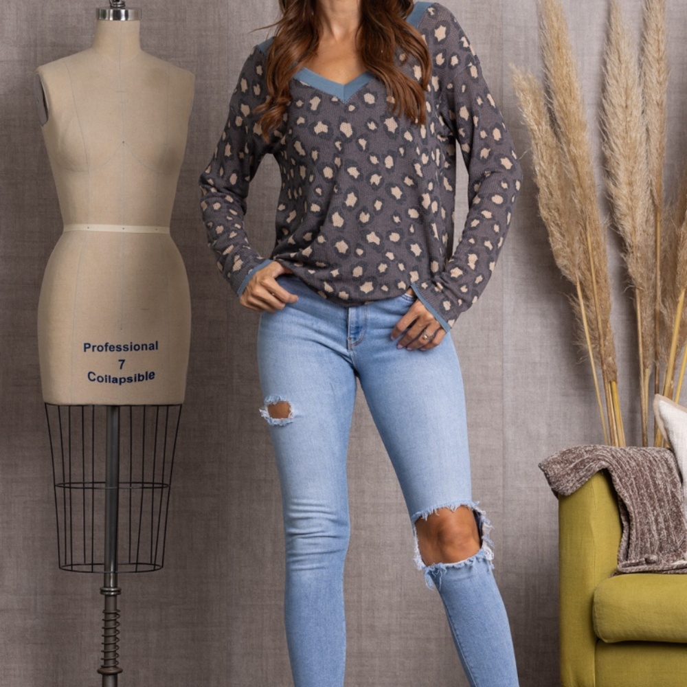 CHARCOAL CHEETAH PRINT LACE-UP BACK KNIT TOP